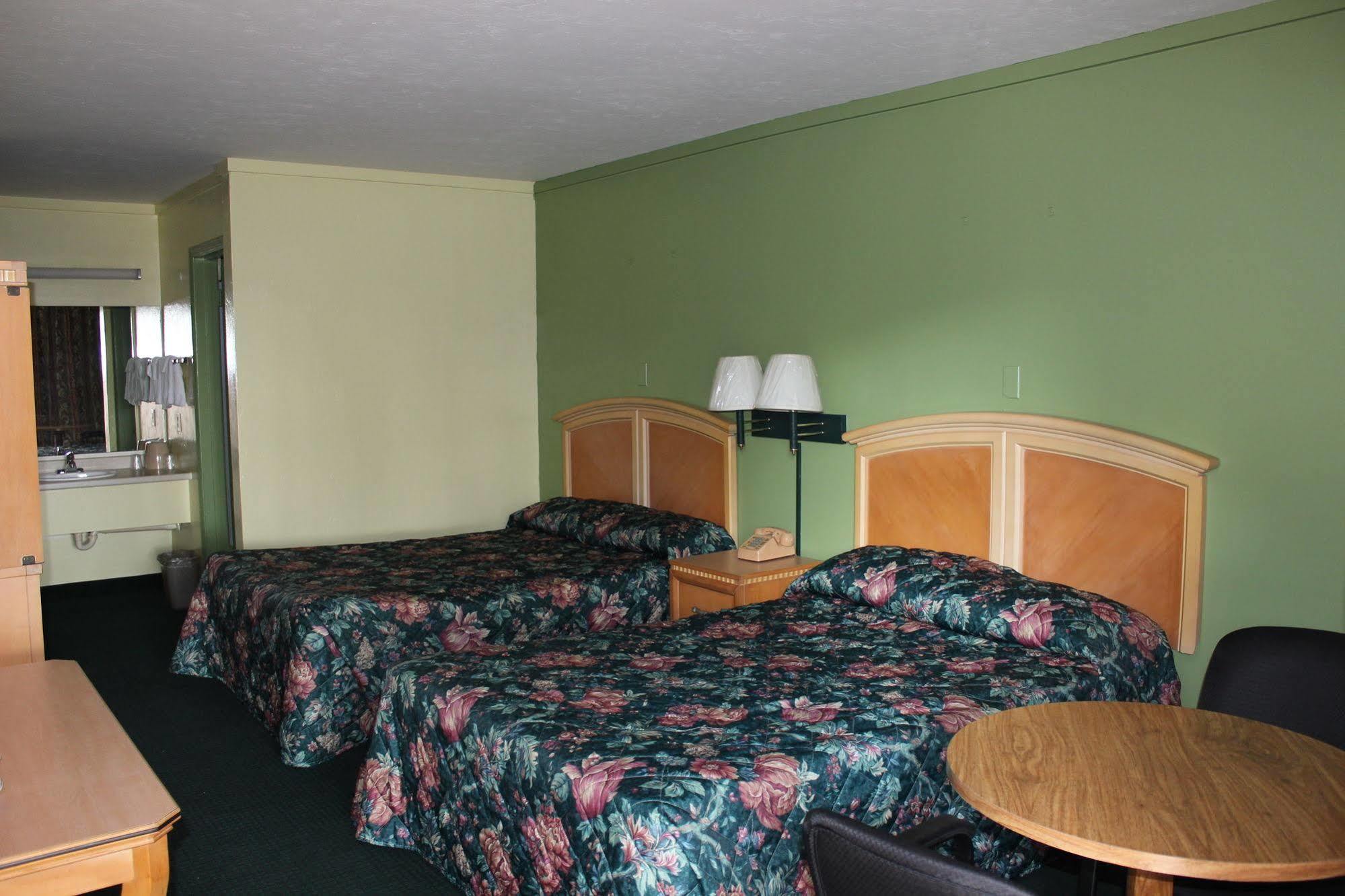 Travelers Inn גיינסוויל מראה חיצוני תמונה