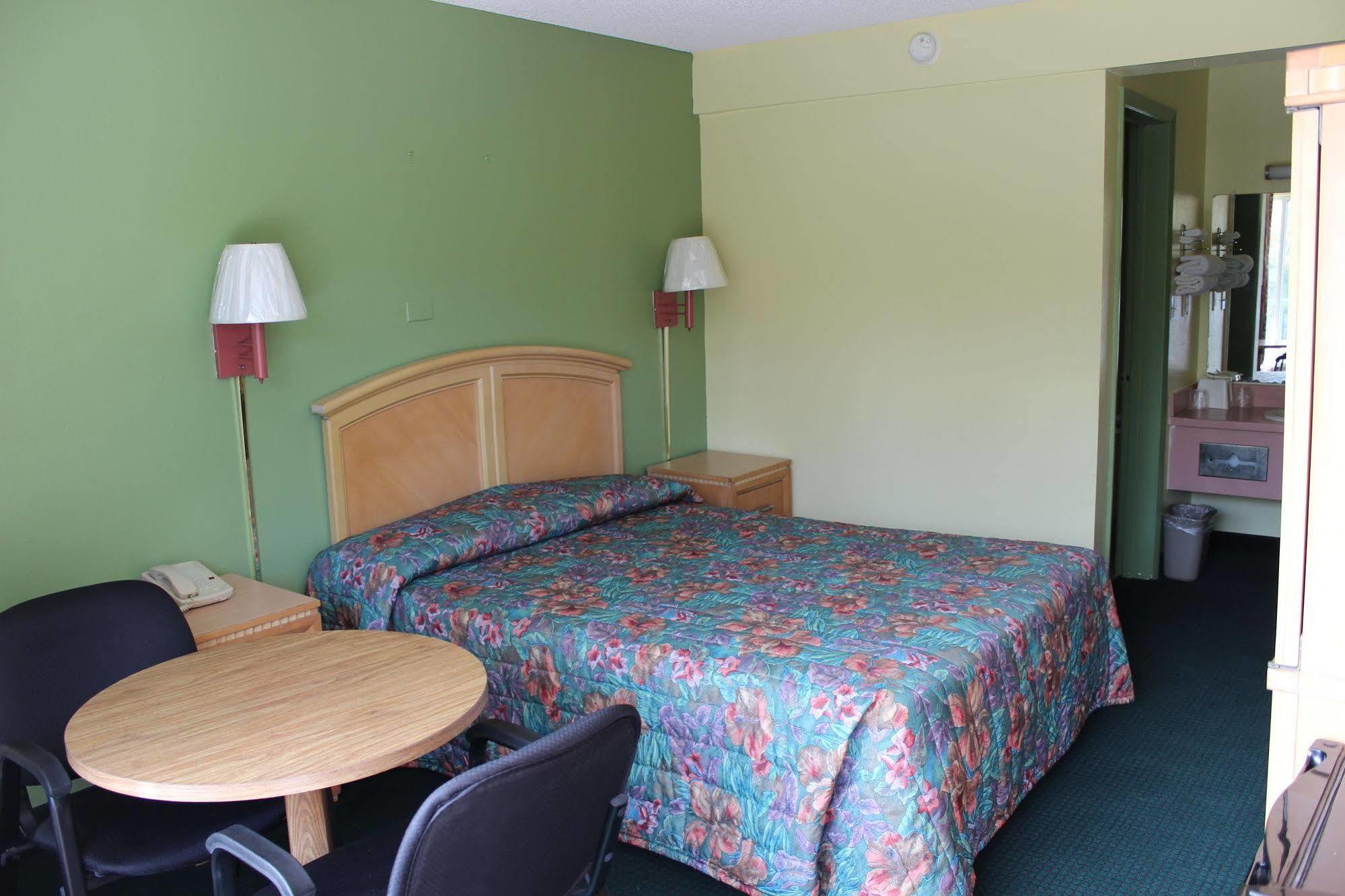 Travelers Inn גיינסוויל מראה חיצוני תמונה