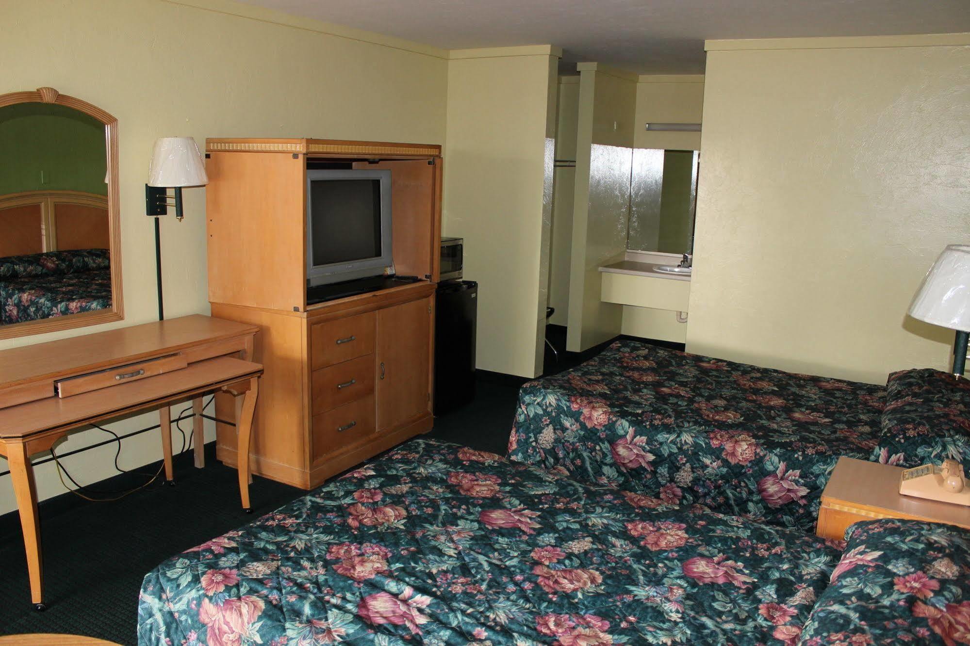 Travelers Inn גיינסוויל מראה חיצוני תמונה