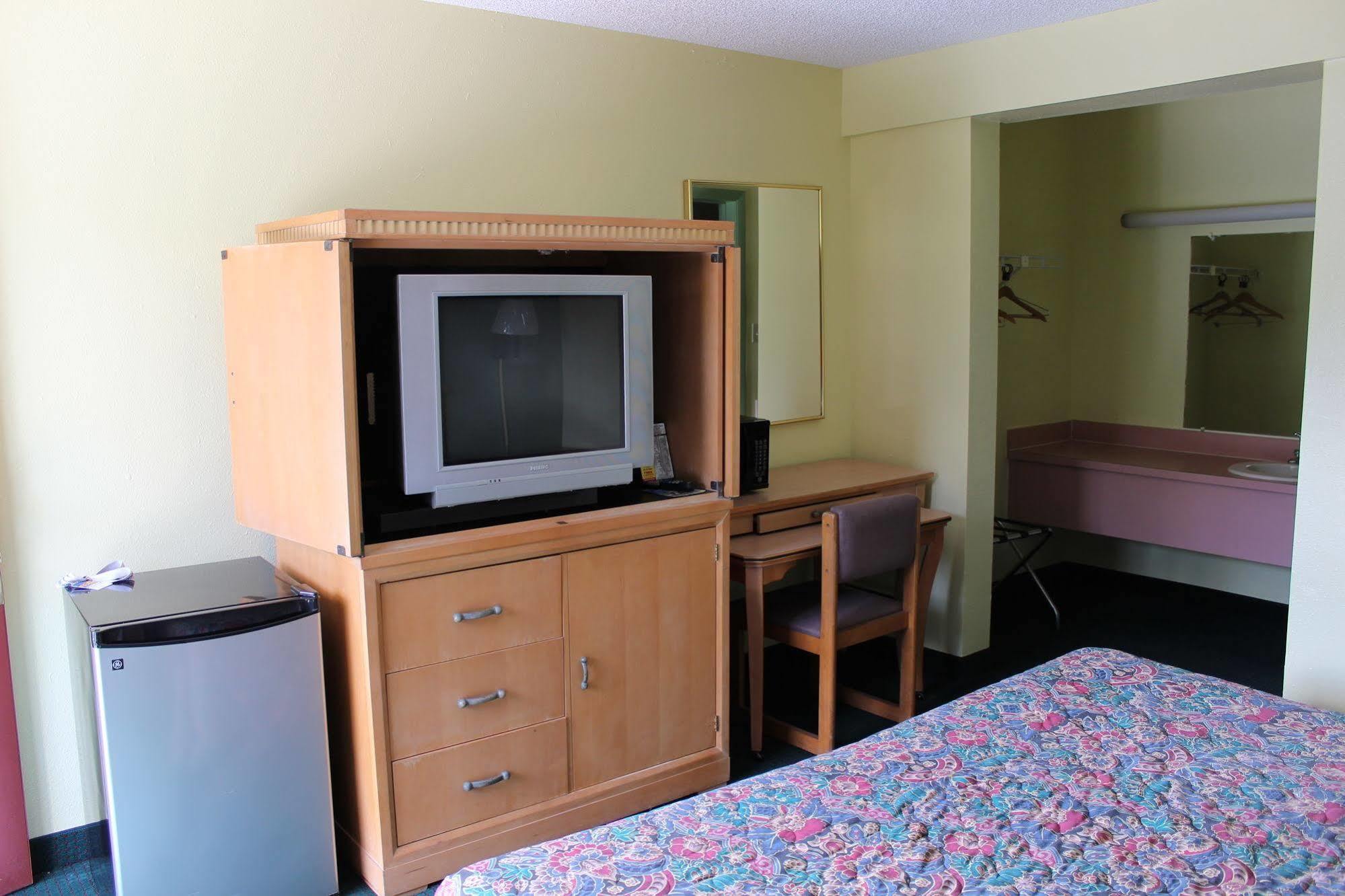 Travelers Inn גיינסוויל מראה חיצוני תמונה