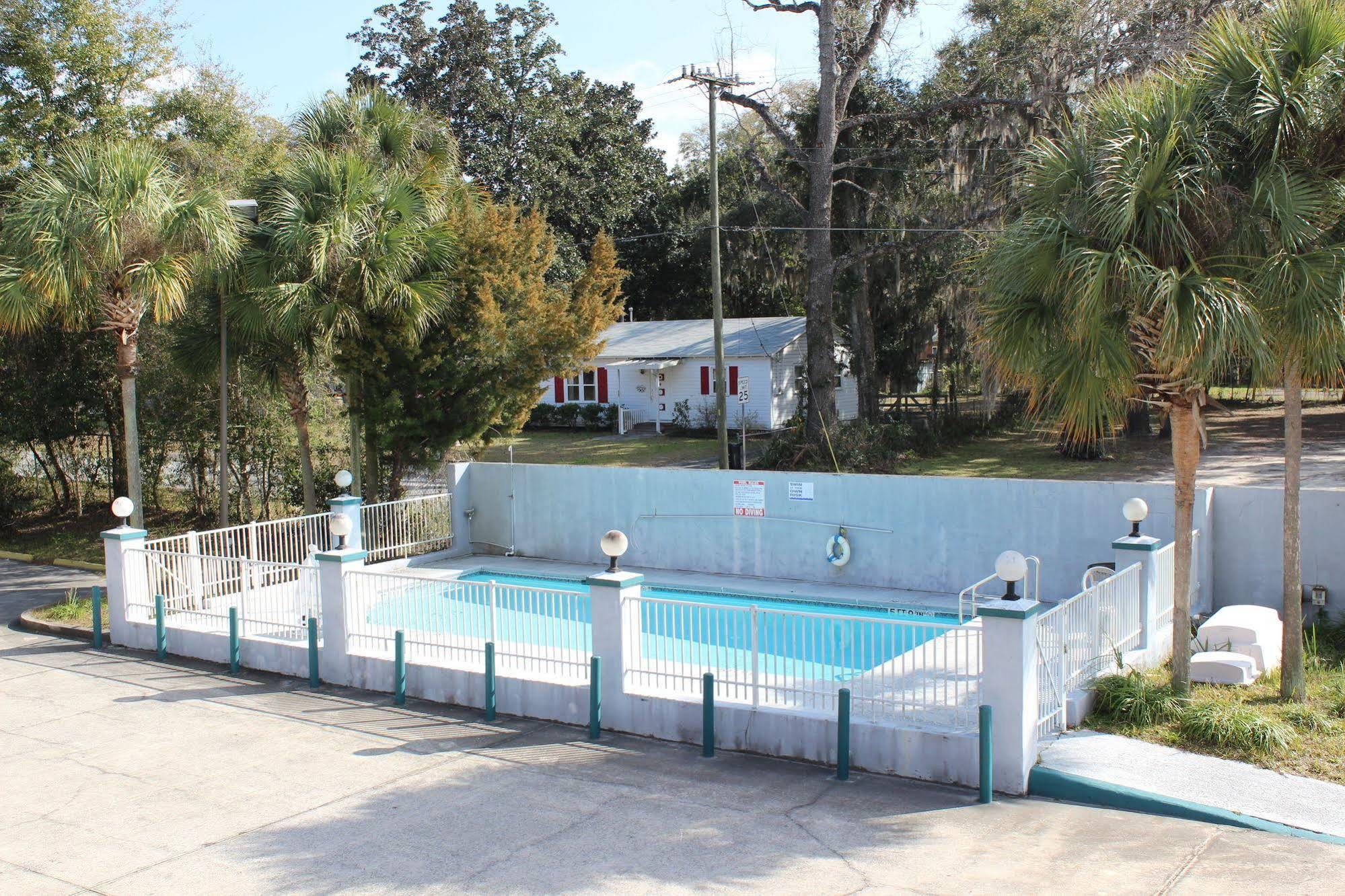 Travelers Inn גיינסוויל מראה חיצוני תמונה